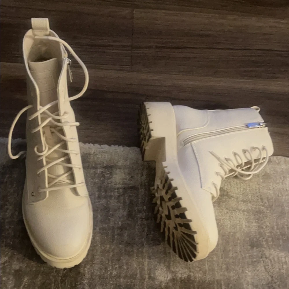 Guess boots